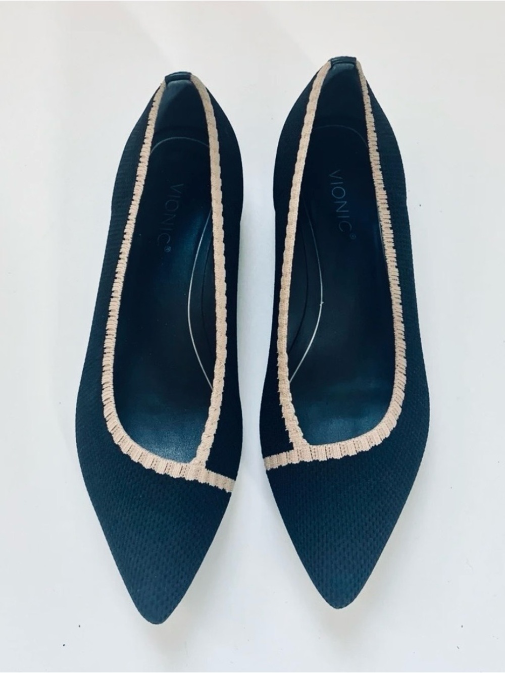 Vionic Dahlia Black Pointed Knit Flats with Cream Trim